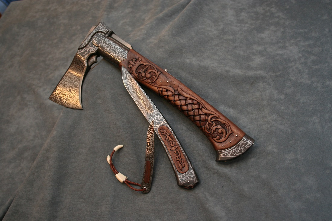 Axe with double knives