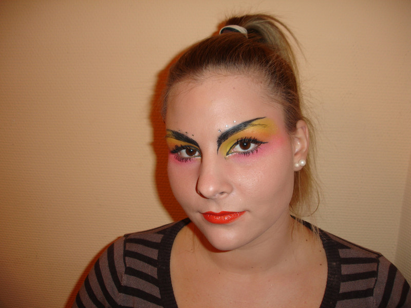 Kifutó smink nail and make up