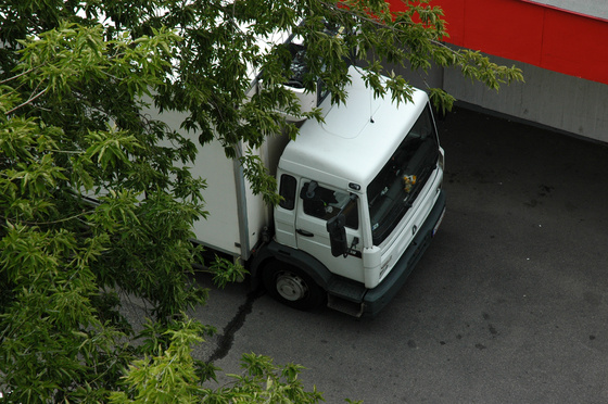 interaktivista: Spar kamion pakol az ablakunk alatt 1.