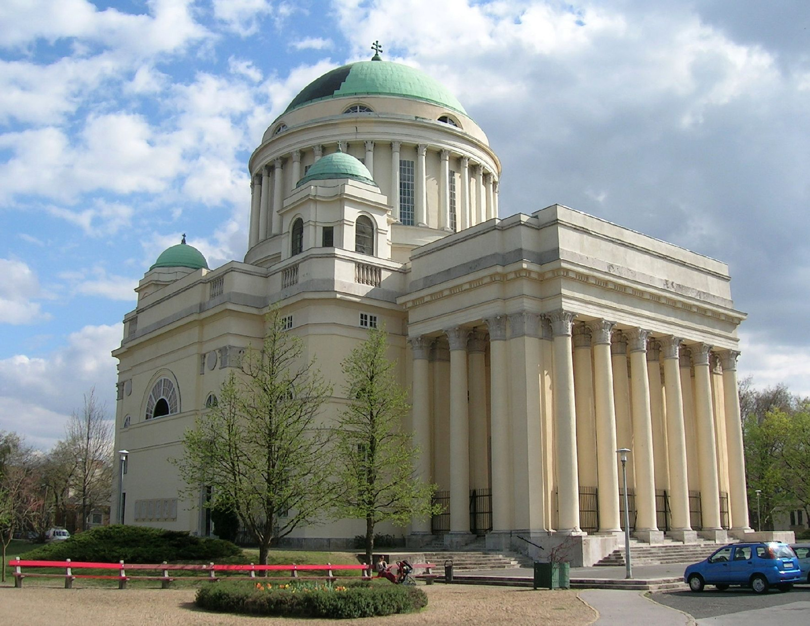 magyarok nagyasszonya tér