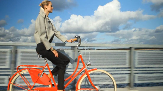 Ámulatba ejtő bringás fashion video a Copenhagen Cycle Chic-től