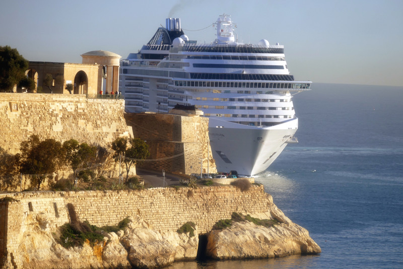 Costa - La Valletta kikötő bejárat