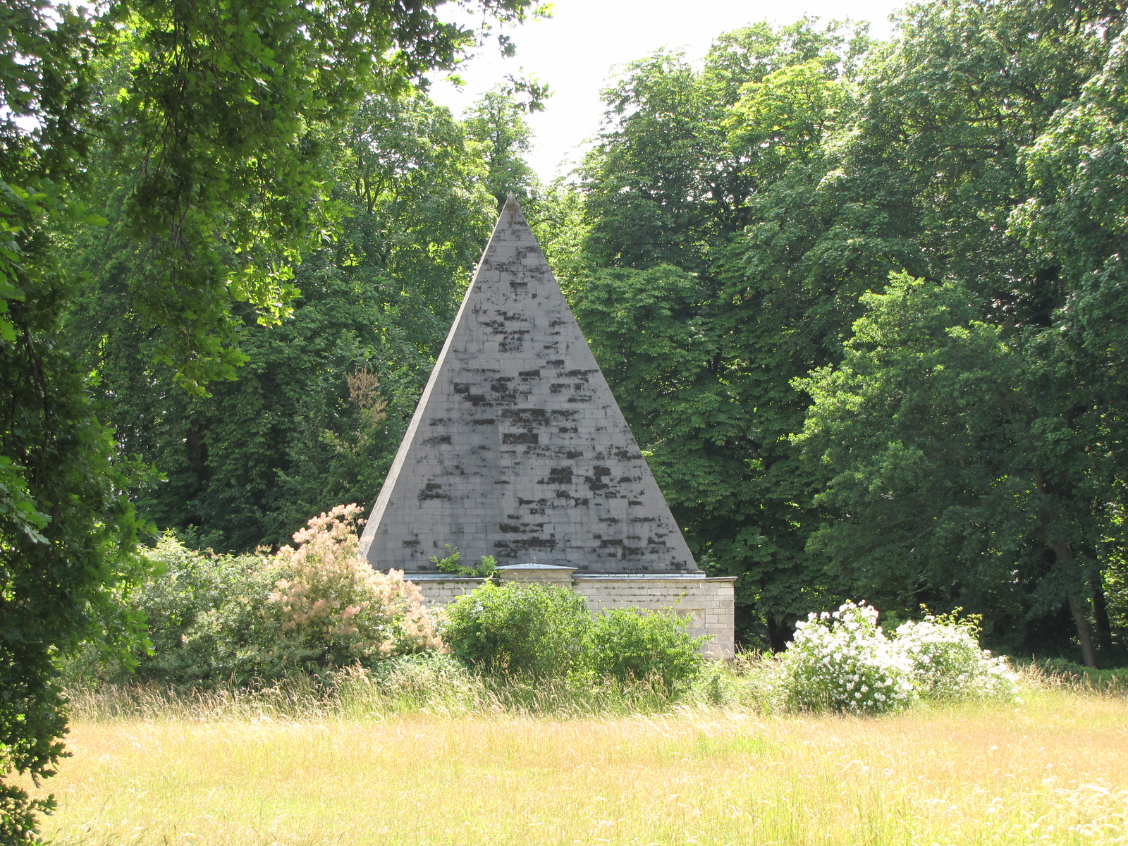 Potsdam, Neuer Garten - Cecilienhof, Pyramide, SzG3