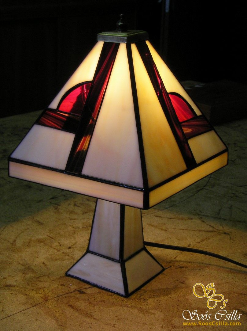 Stolová Lampa z Kovu a Tiffany Vitrážou