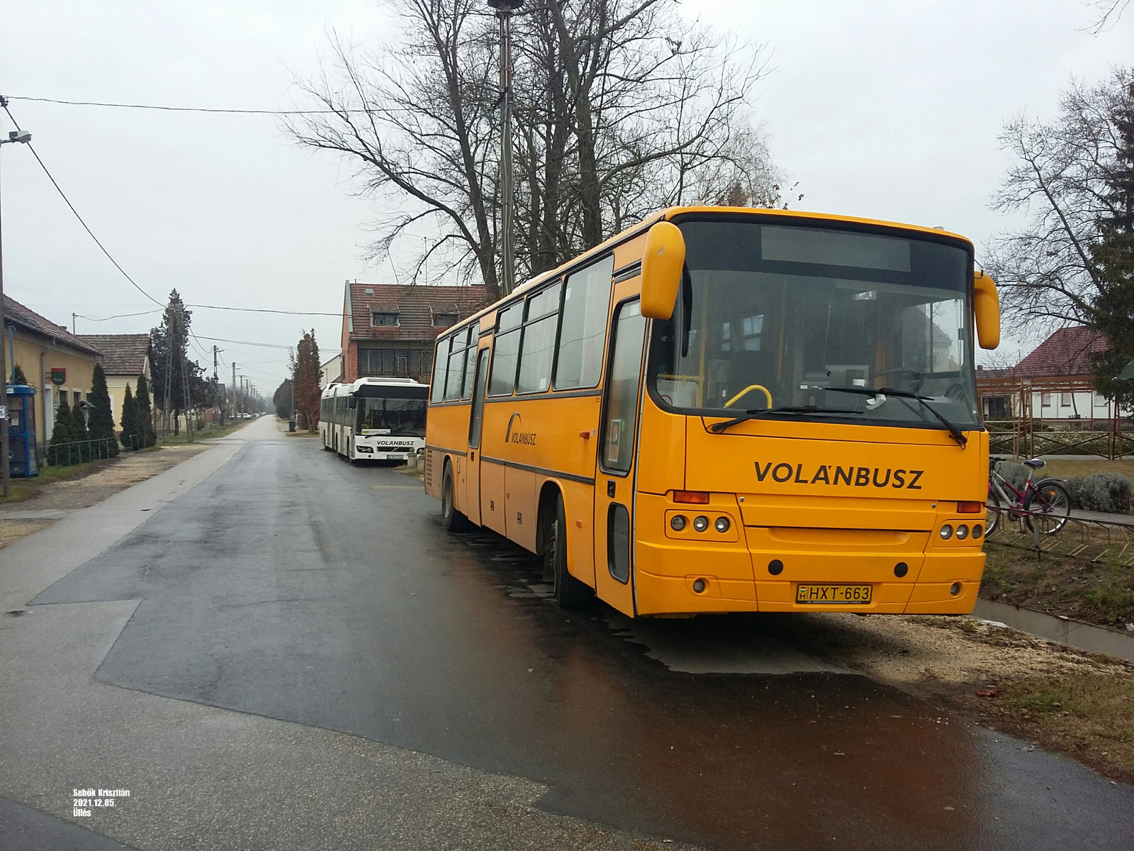 Ikarus C56.22 HXT-663 és Volvo 7700A KXH-740 Üllésen a Szabadsàg