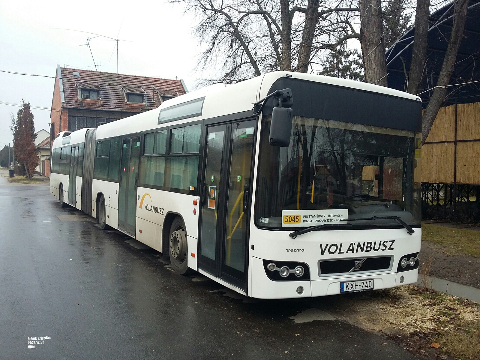 Volvo 7700A KXH-740 2021.12.04. Üllèsen a Szabadsàg téren