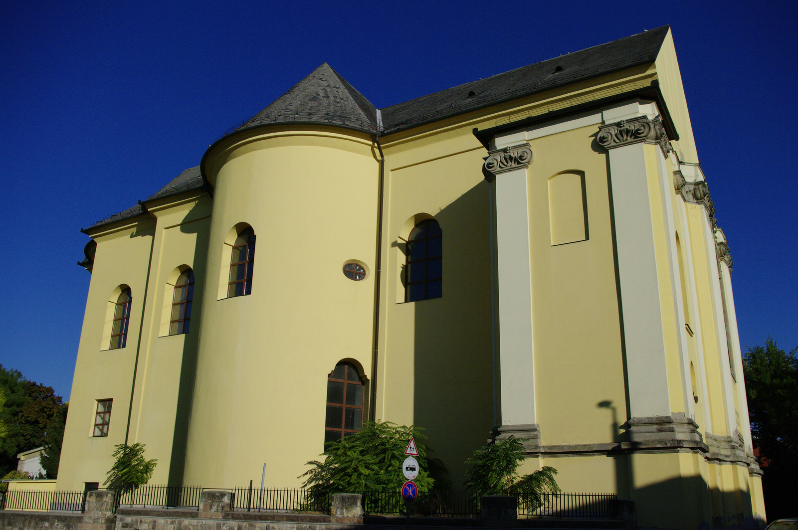 Eger Trinitarius templom