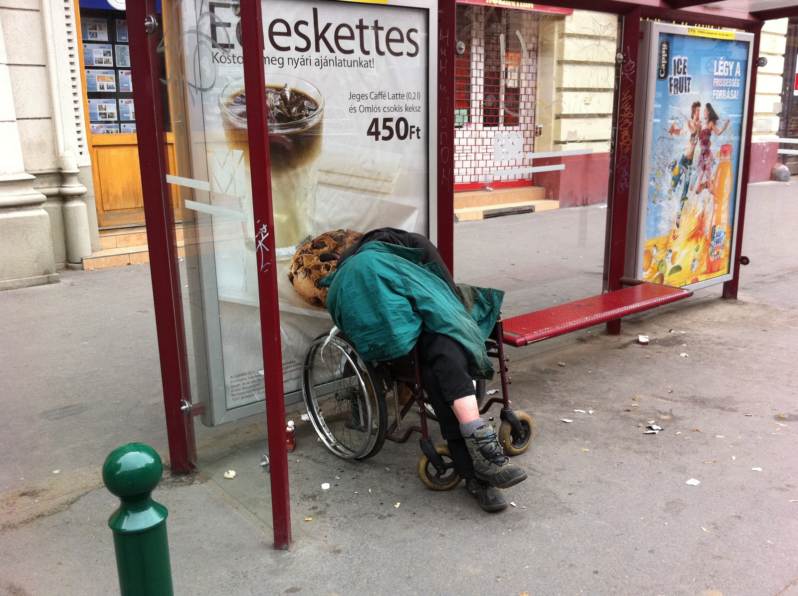 Tololószékes hajléktalan 2