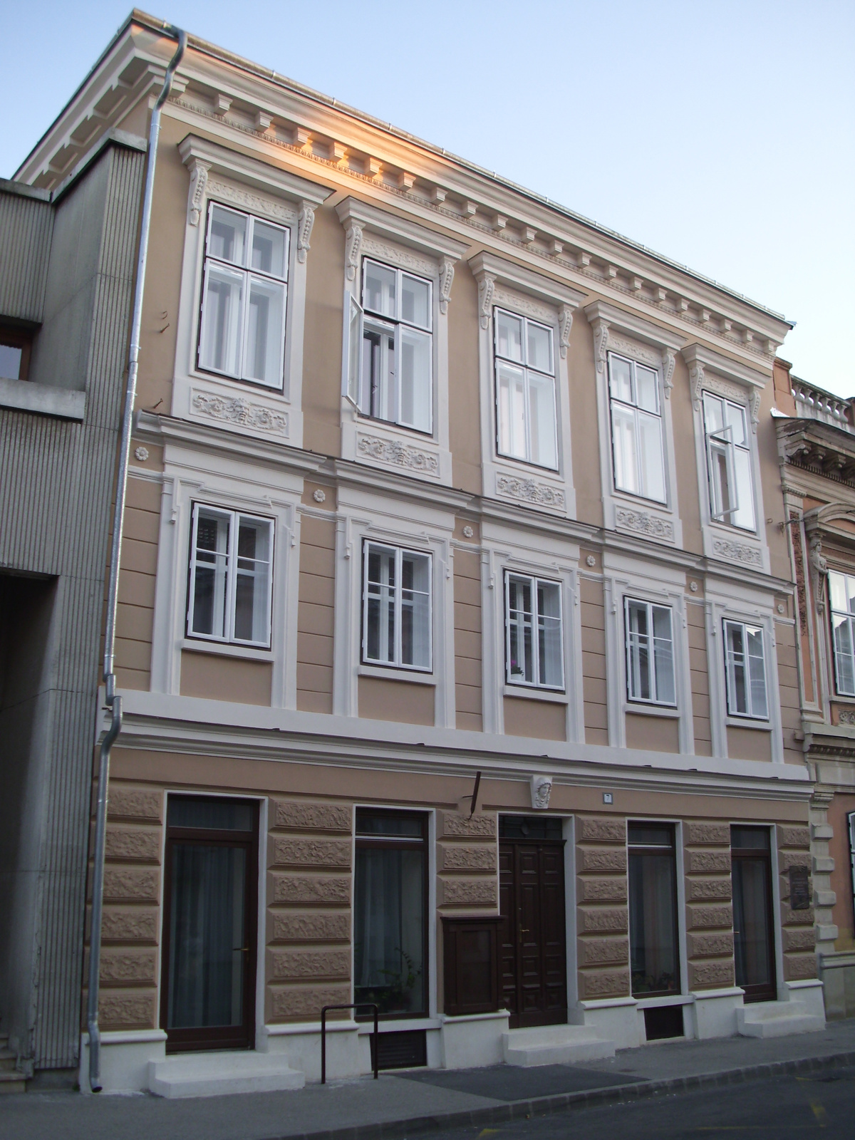 Szombathely, Kossuth u. 7, kétemeletes lakóház 3