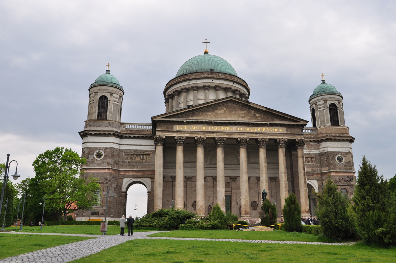 Nagyboldogasszony és Szent Adalbert Prímási Főszékesegyház, Eszt