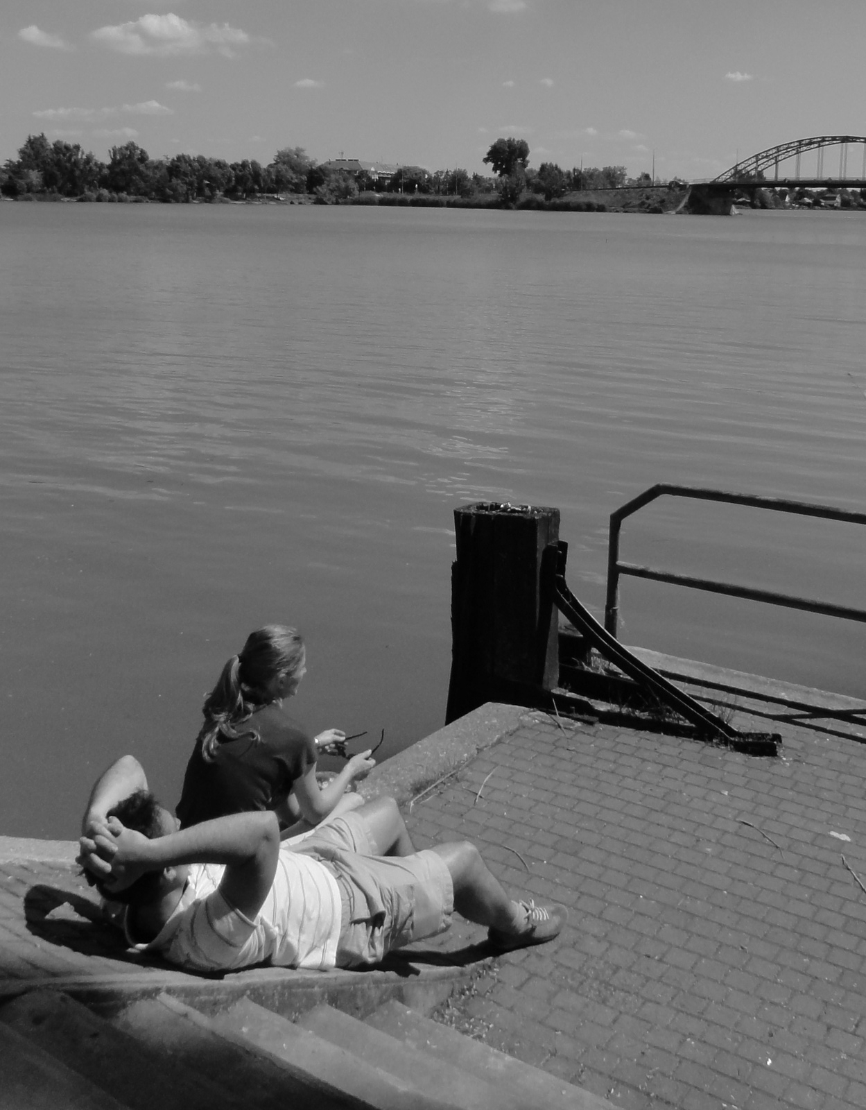 A Duna partján.