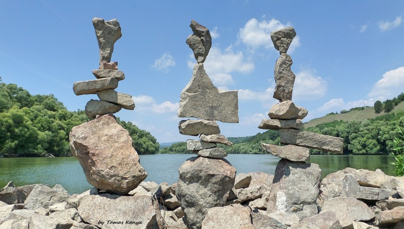 Stone balance art from Hungary by tamas kanya