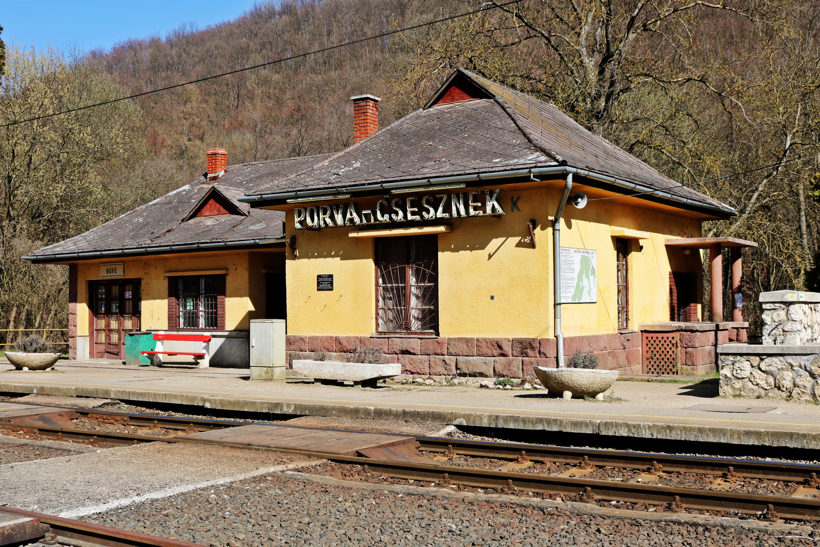 216 Porva - Csesznek