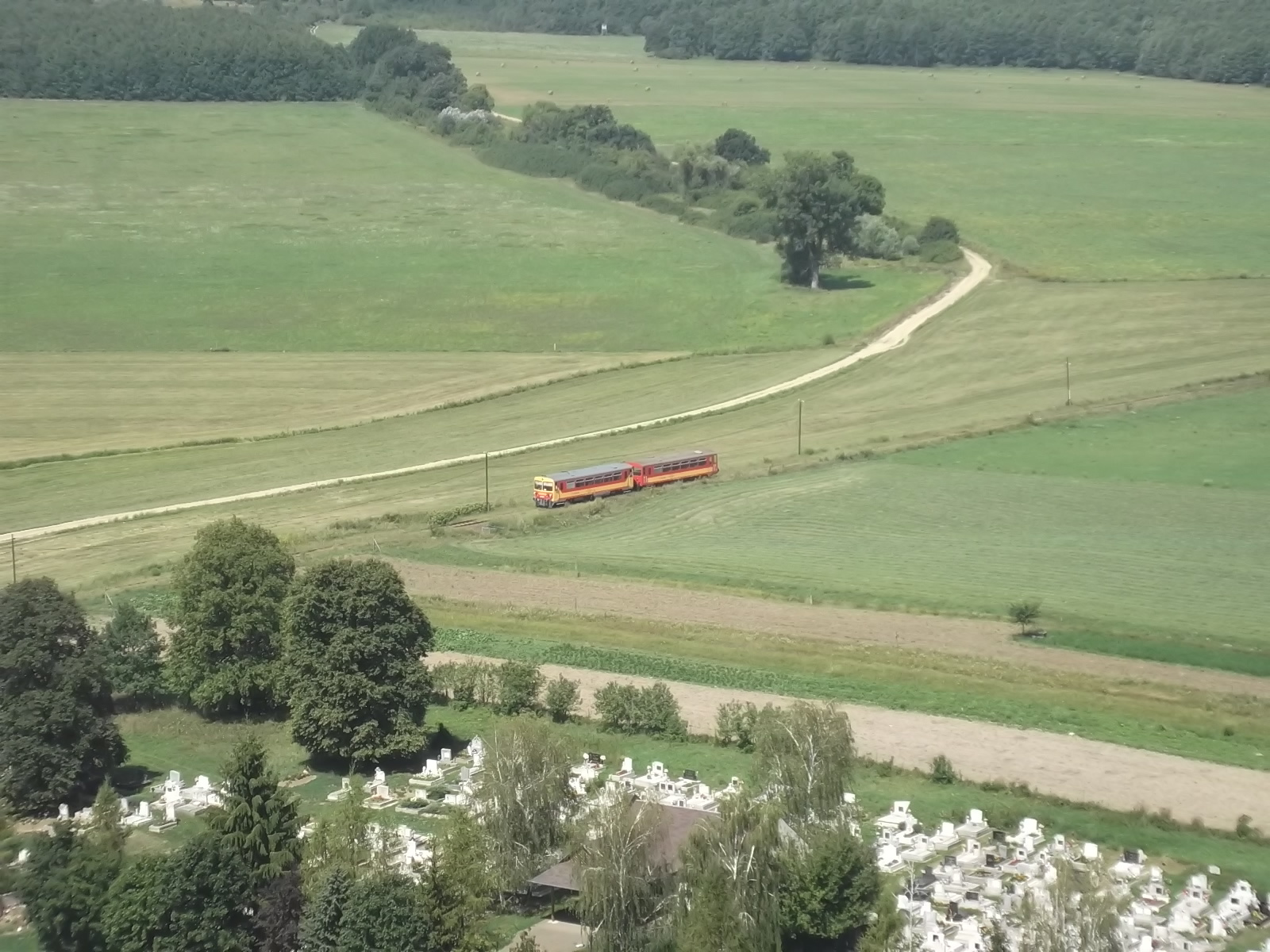 A vár tövénél