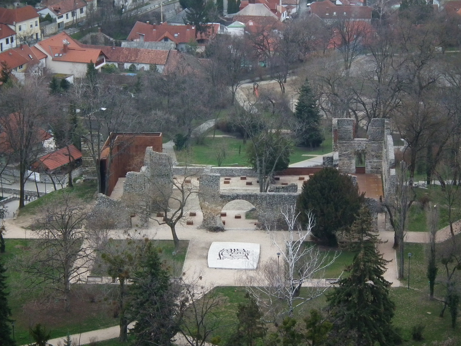 Pécs, tettyei romok