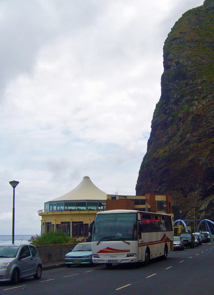 São Vicente, tengerpart - a Funchal - Porto Moniz járat