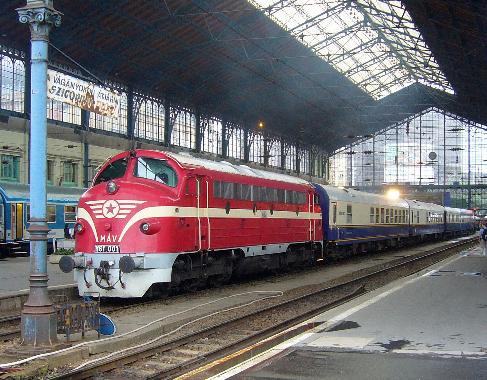 M61 001 - Budapest, Nyugati pályaudvar