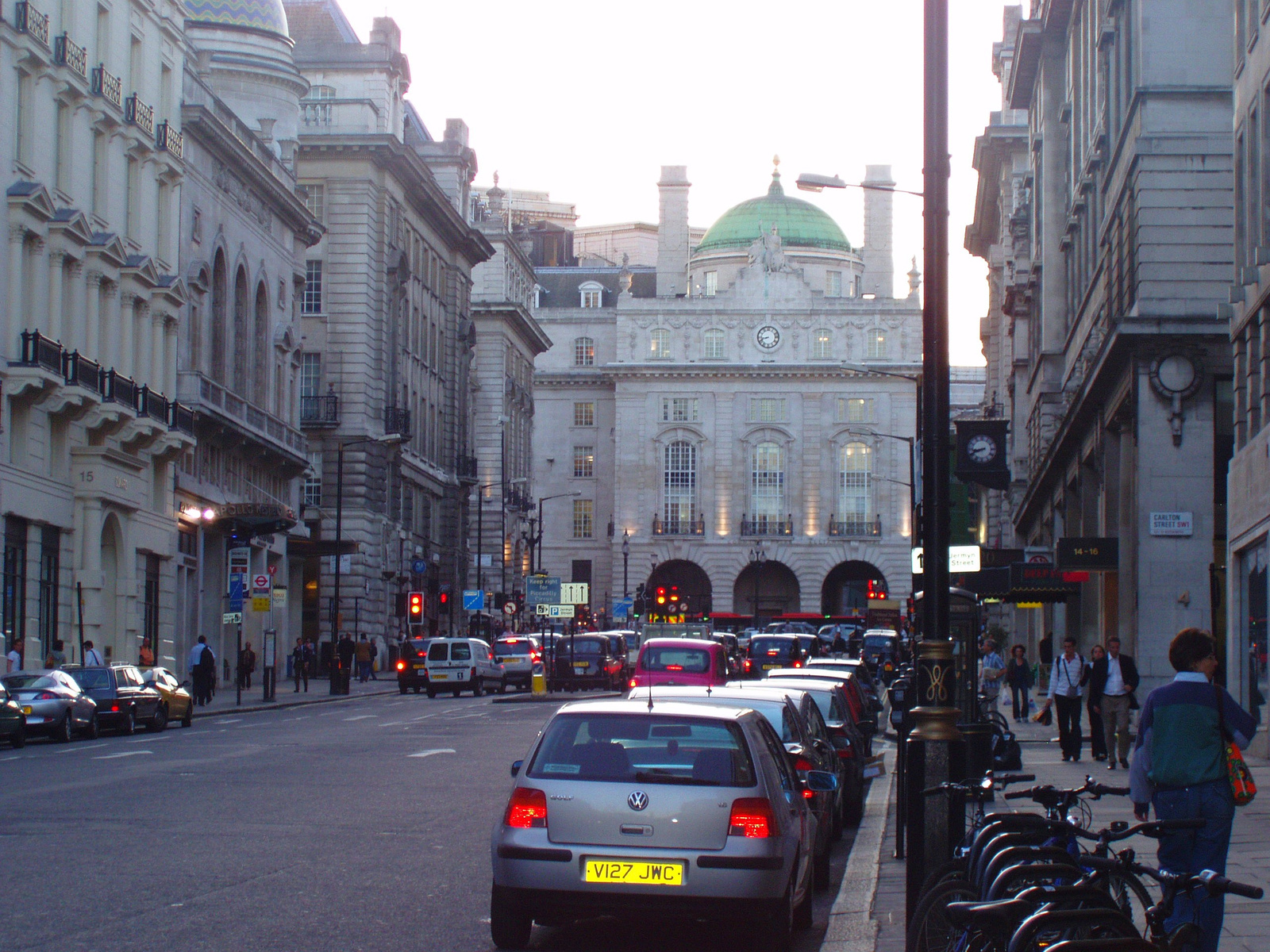 Regent Street, Piccadilly Circus felé