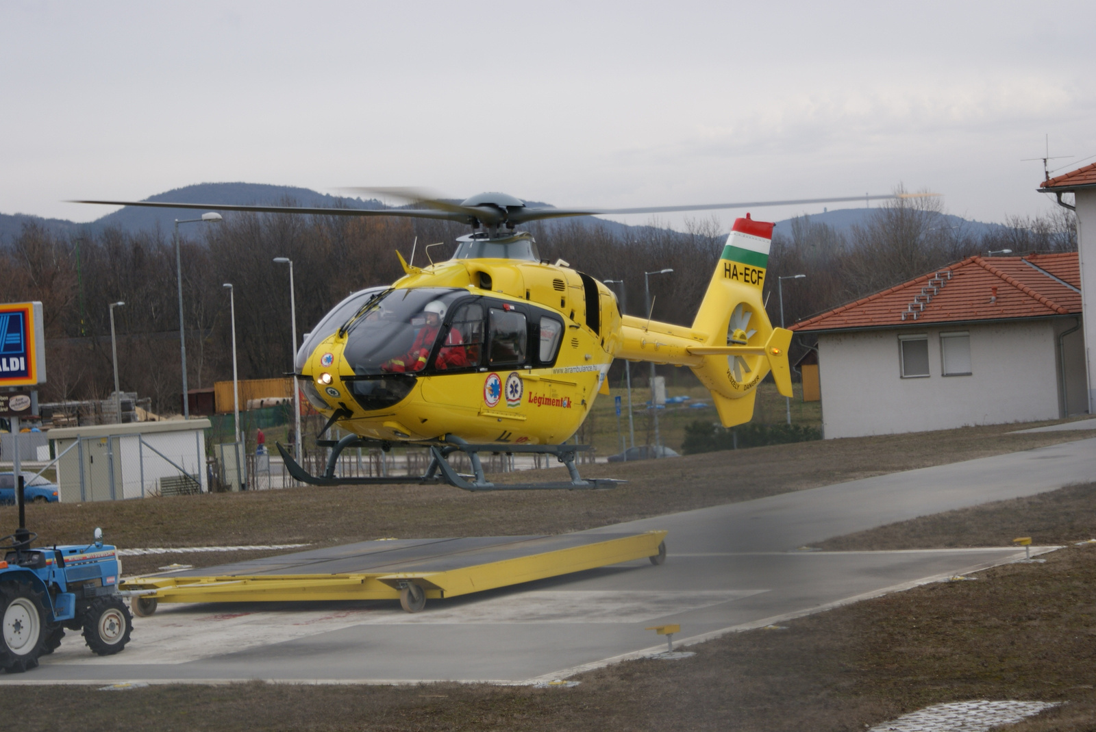 Eurocopter EC-135 (HA-ECF)