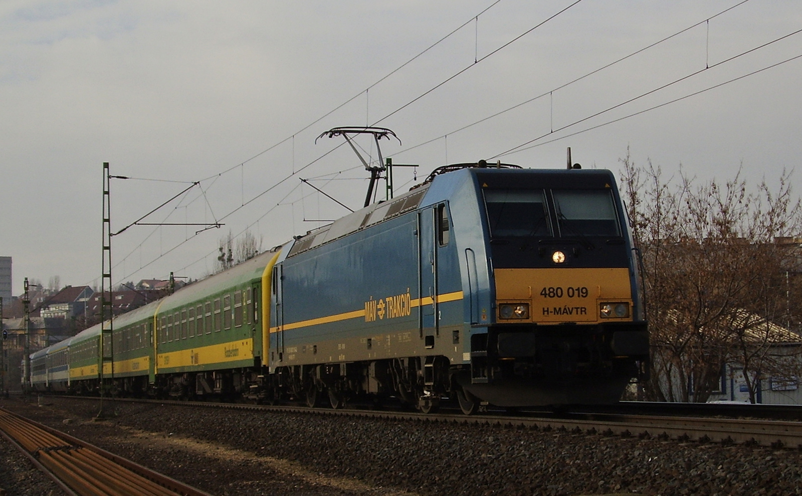 480 019