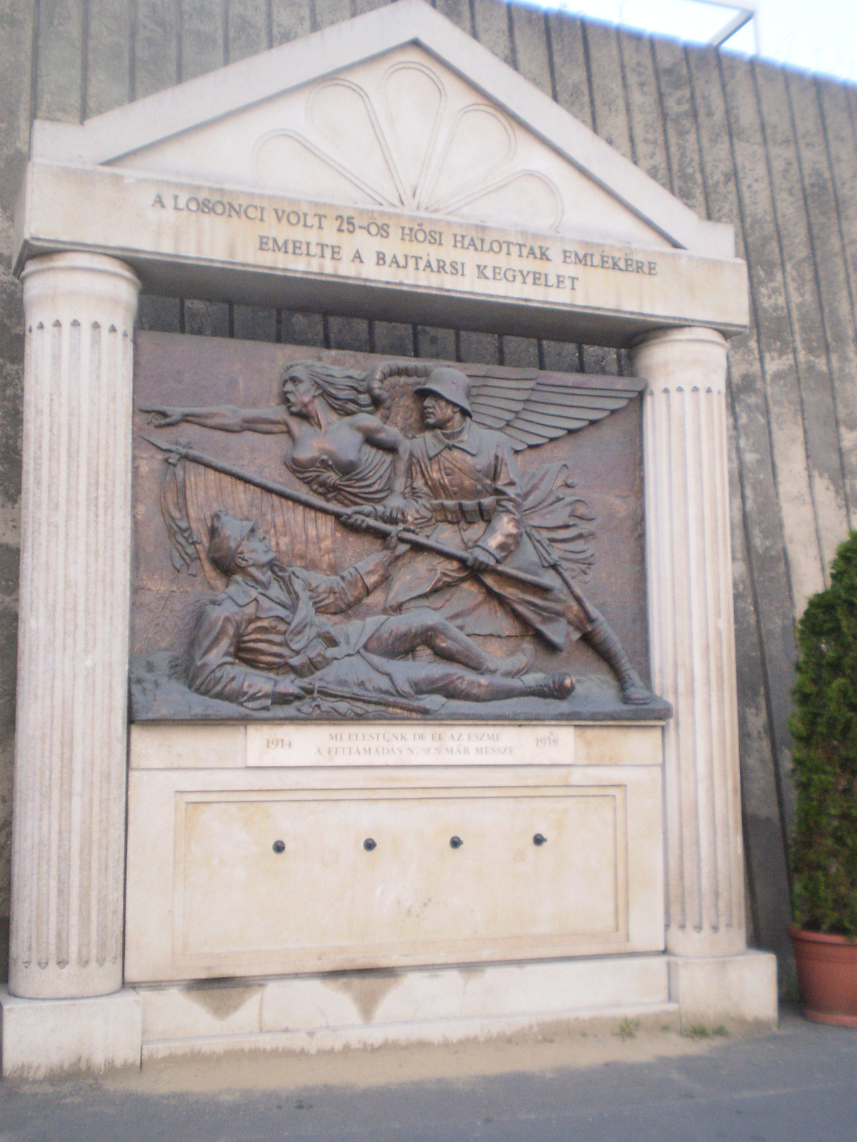 31: Losonci 25-ös hősi halottak v. a 25. gyalogezred emlékműve