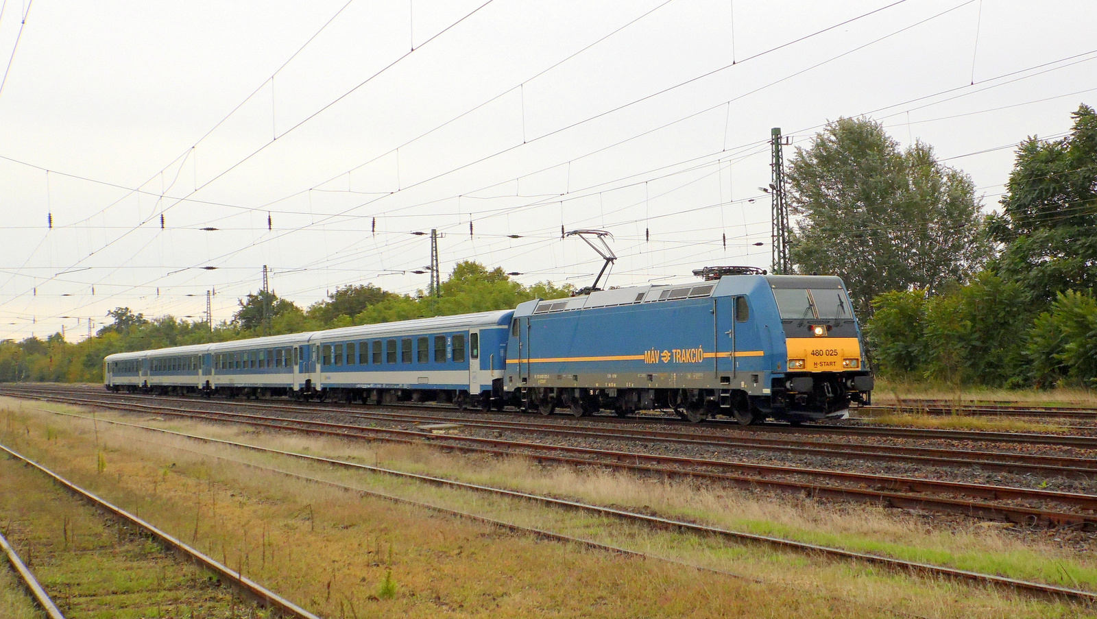 480 025 (Traxx)+8076 201 (Schlieren) vezérlőkocsi