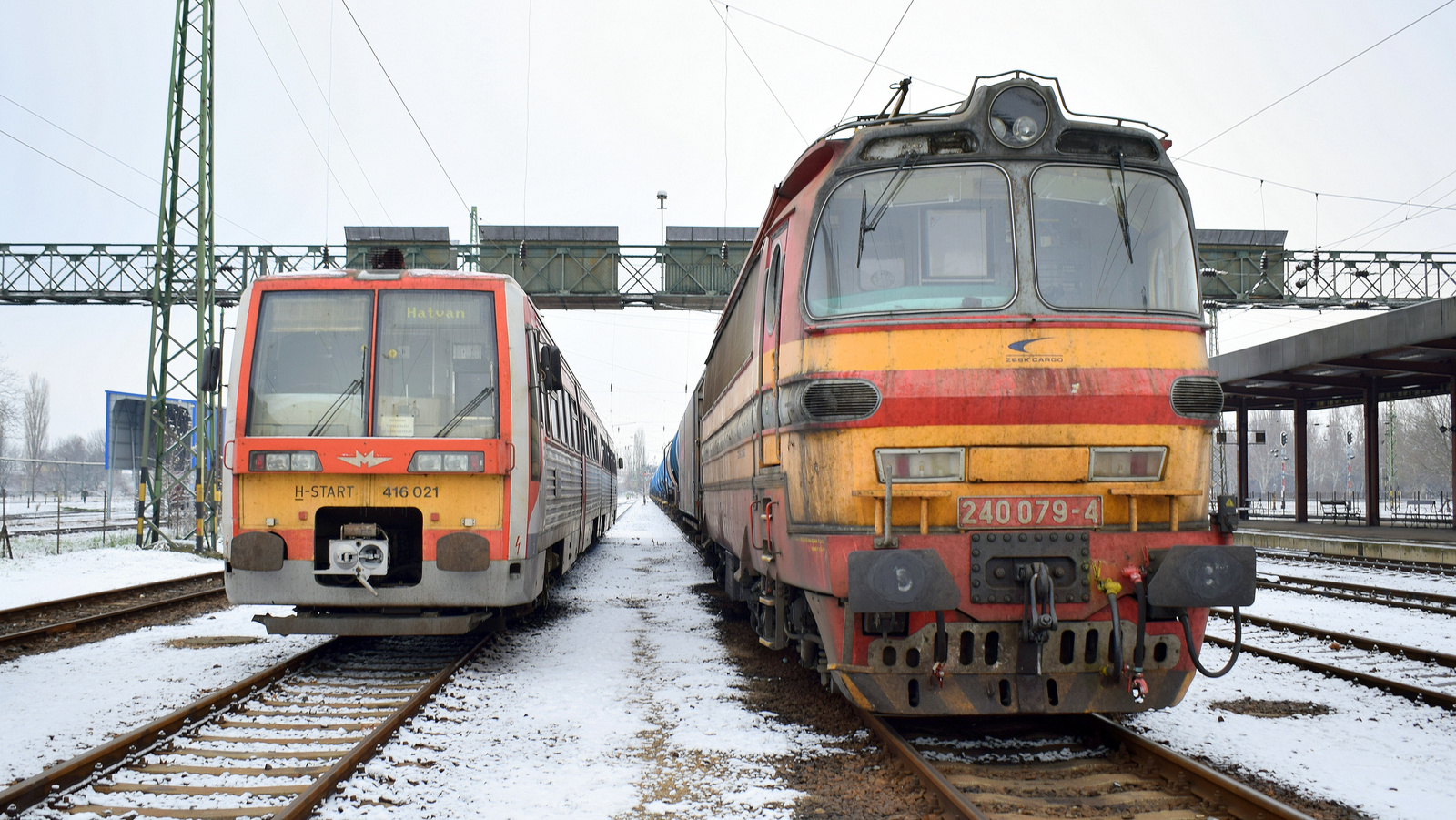 416 021 (Uzsgyi) , 240 079 (Laminátka)