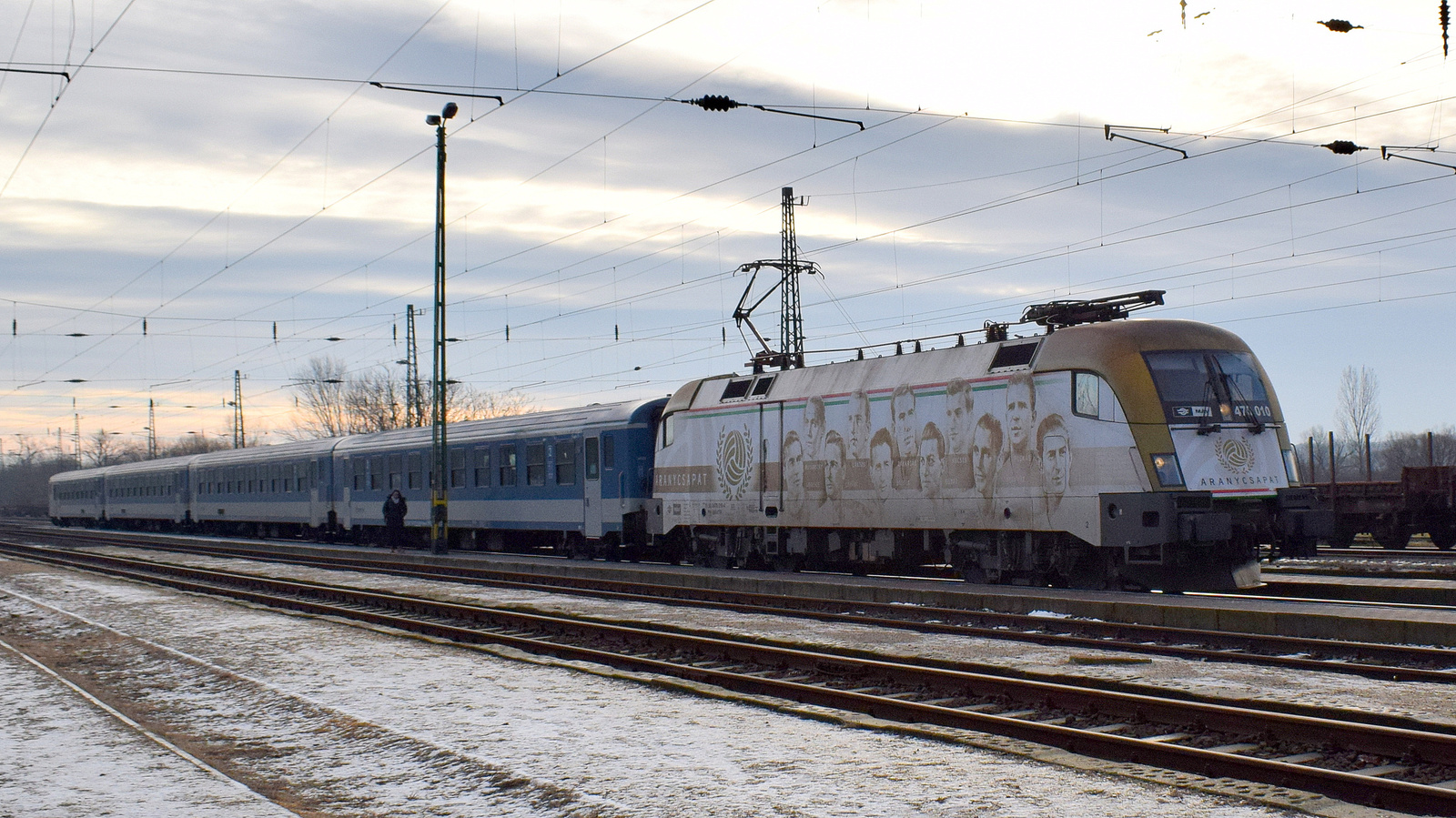 470 010 (Aranycsapat) Taurus