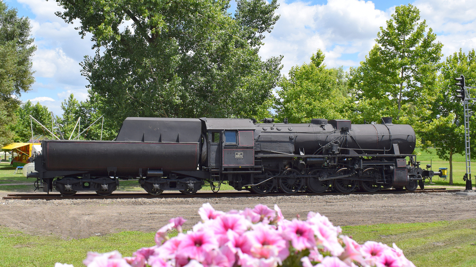 520 075 (Bumbardó) szobor gözős