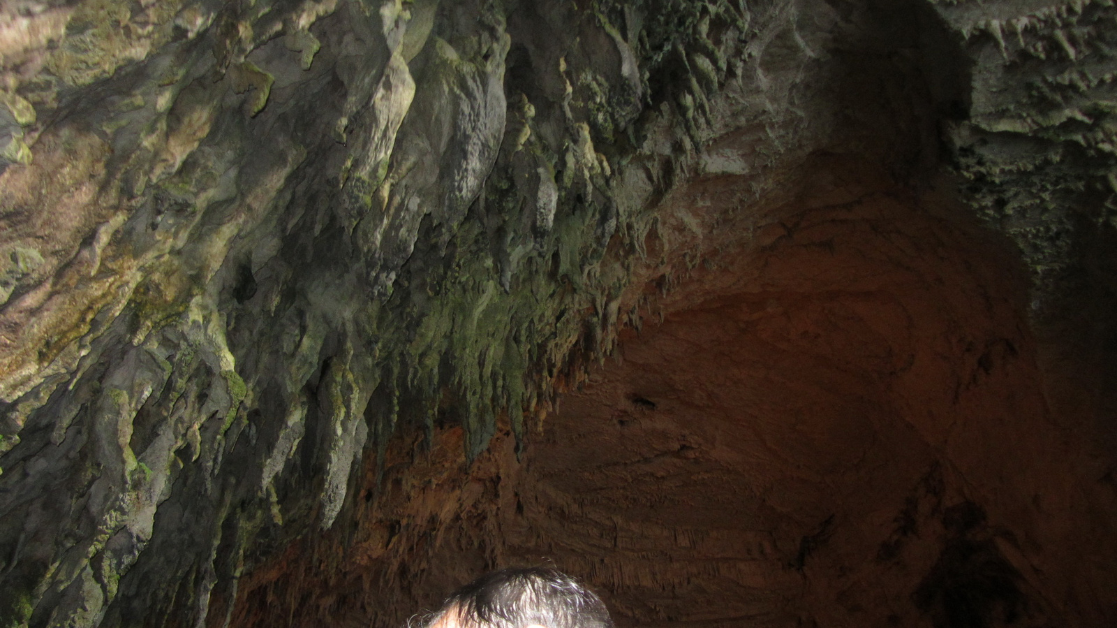 Geológiai képződmények a Melissani-barlangban
