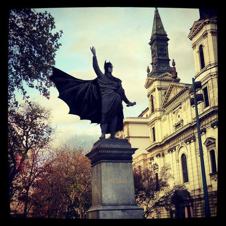 Batman szobor a Petőfi téren (2013)