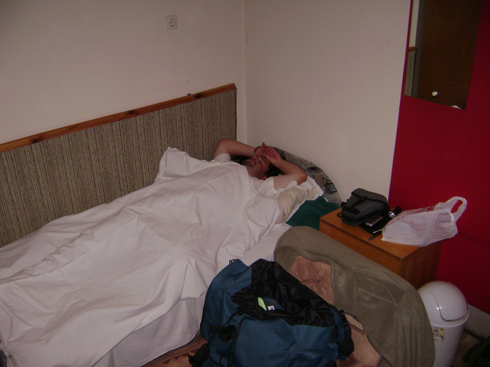 077 (Hulla) fáradtan a Sirok Motelben
