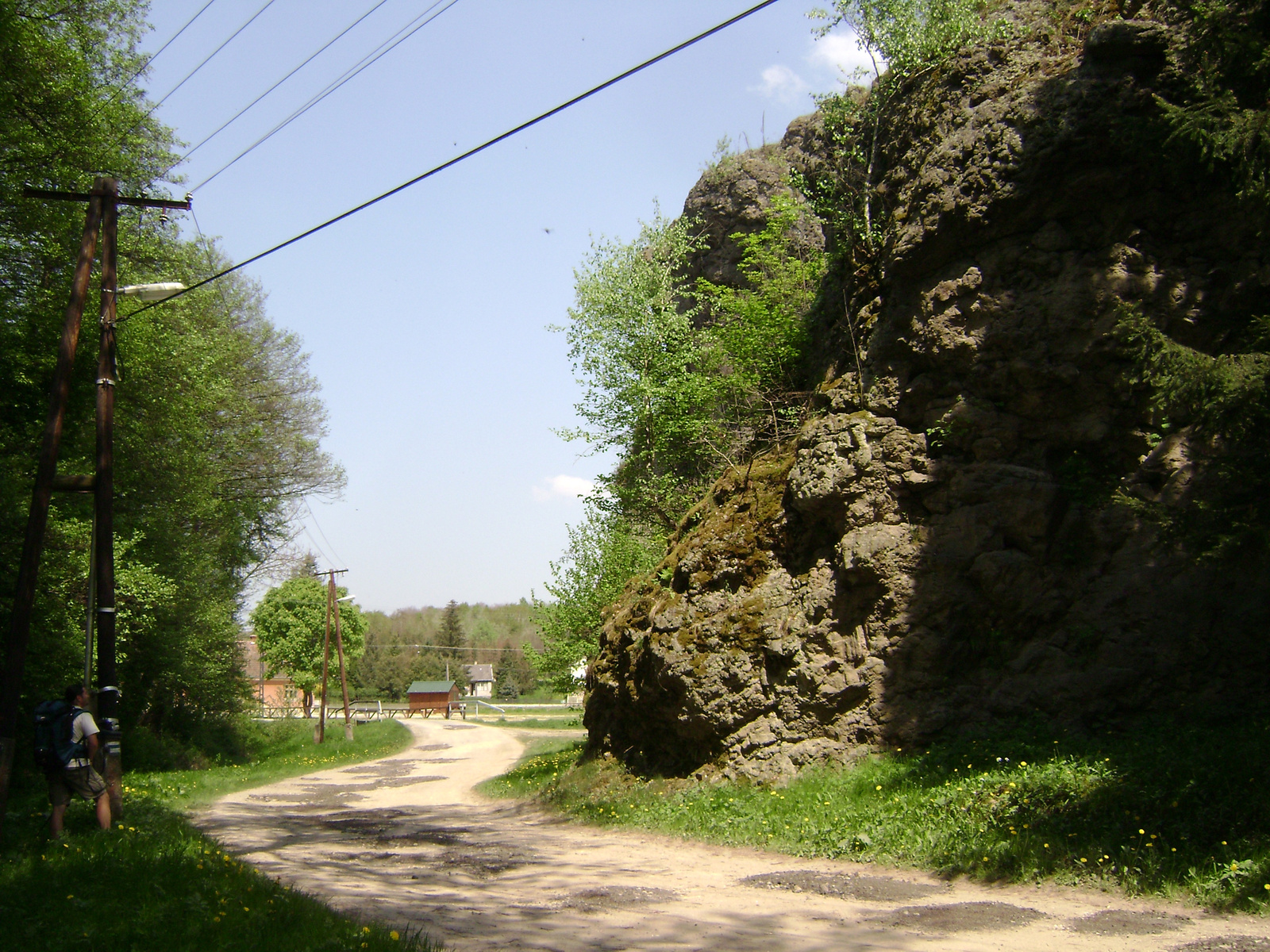 357 Bózsvai-szikla, Bózsva falu szélén