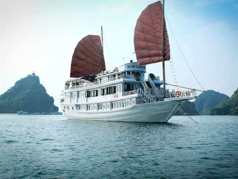 Halong Phoenix Cruiser in Ha Long