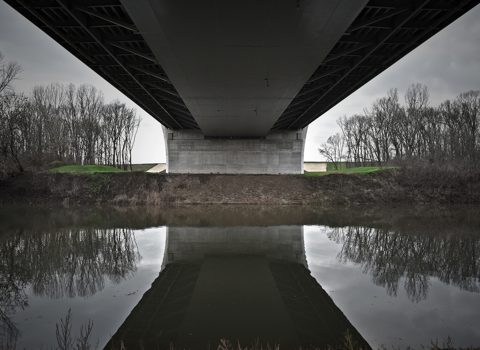 Híd alatt