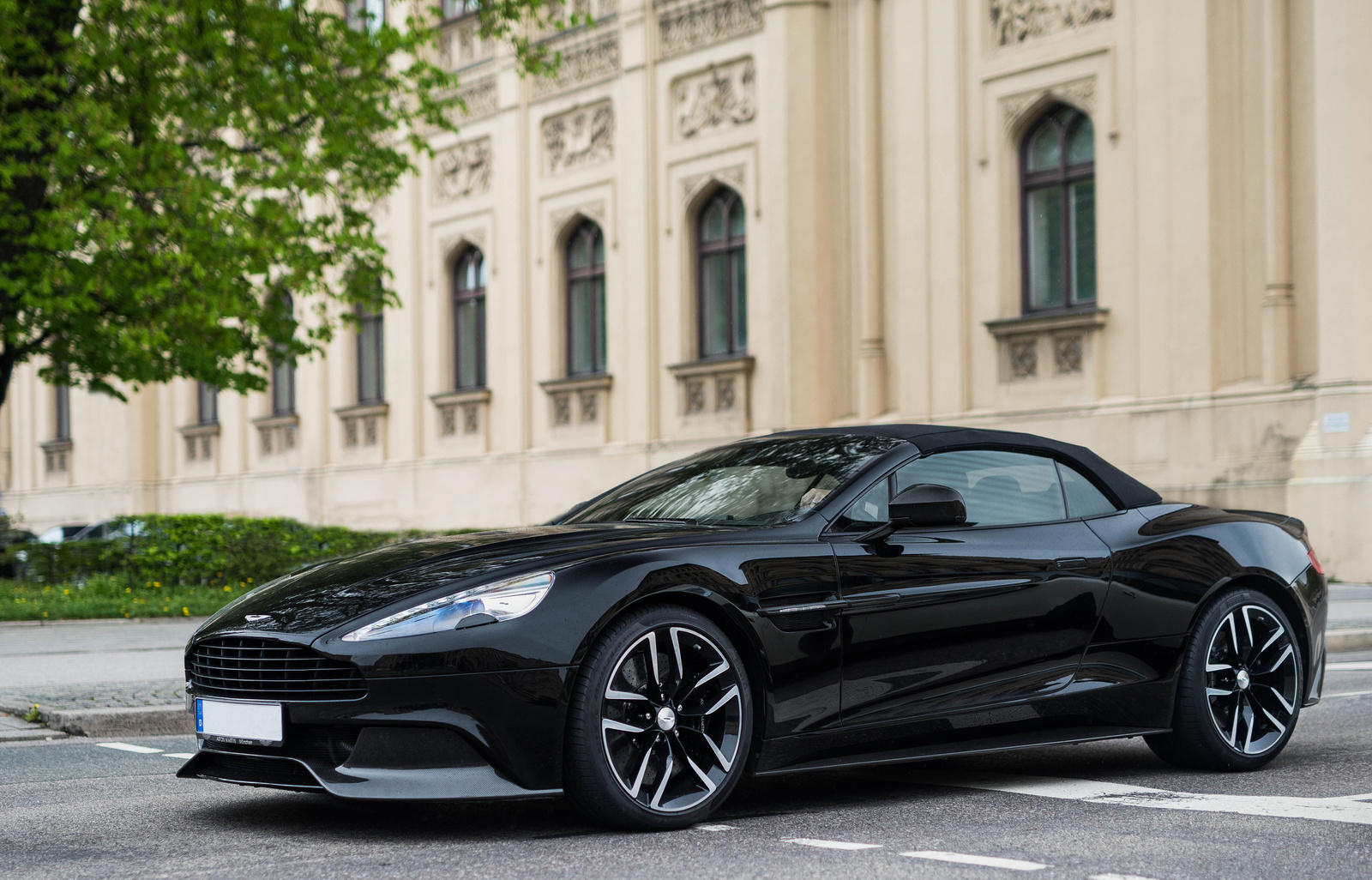 Aston Martin Vanquish Volante