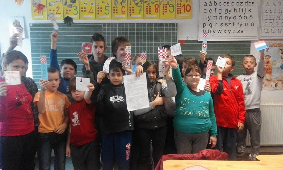 A D tagozat tanulói megkapták a könyvjelzőket Horvátországból