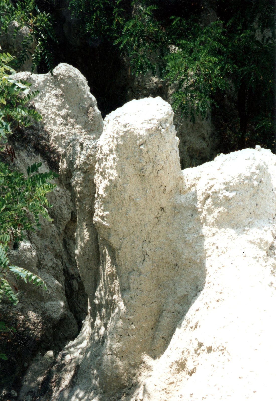 s042-Kazár-Riolit-tufa erozió