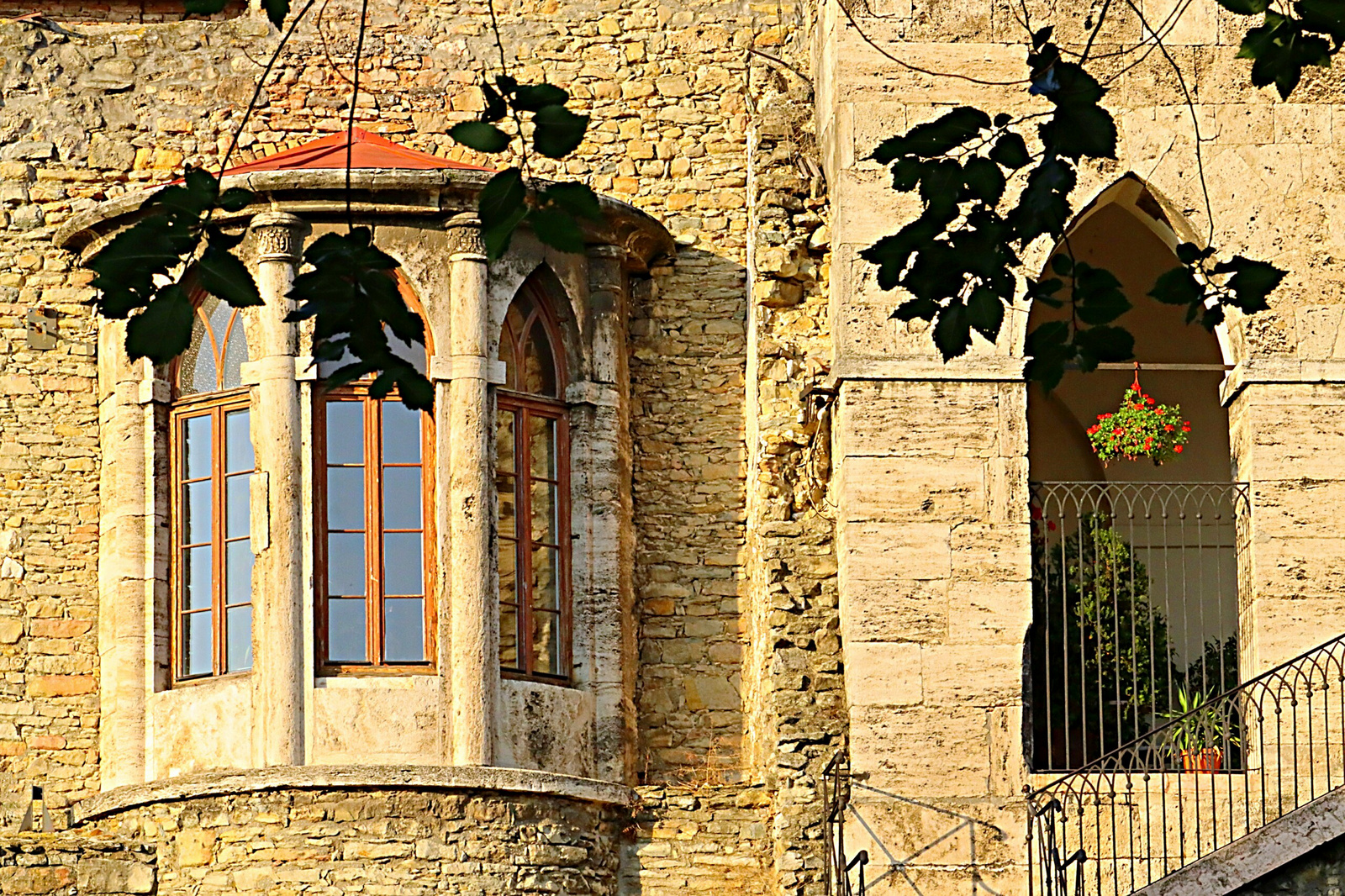Középkori ablakok