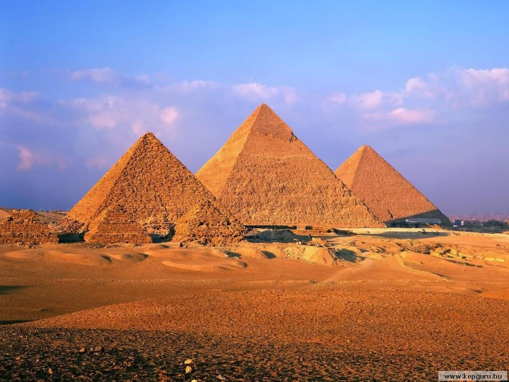 Gízai piramisok (Chefren, Kheopsz, Mükerin)
