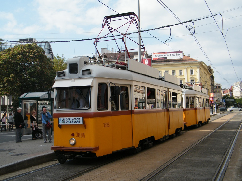 3885+3888 '4 Dallamos Villamos' Blaha Lujza tér