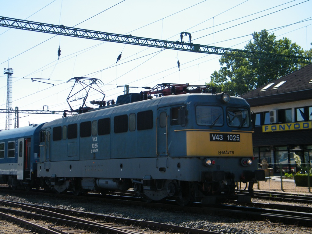 V43 1025