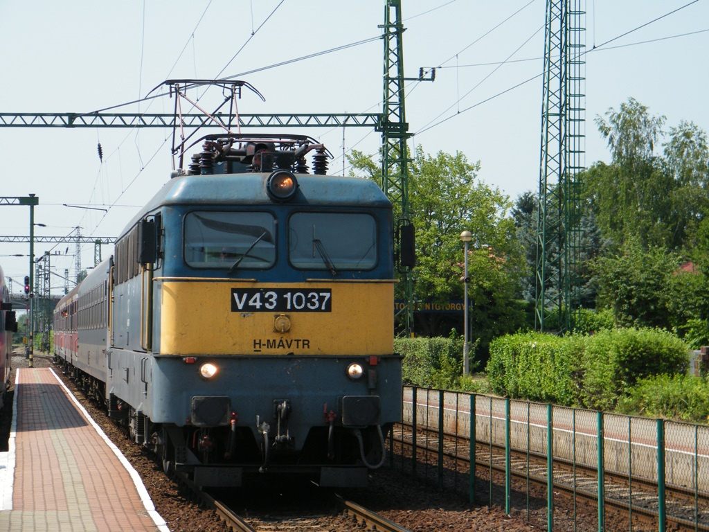 V43 1037