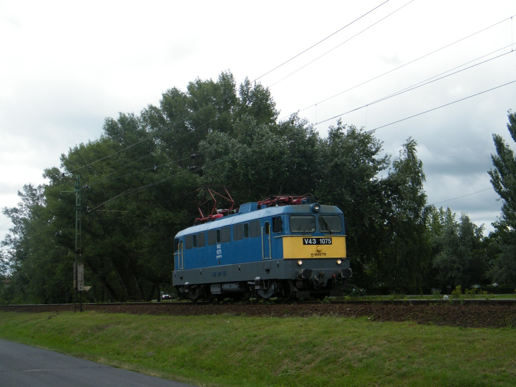 V43 1075 (1)