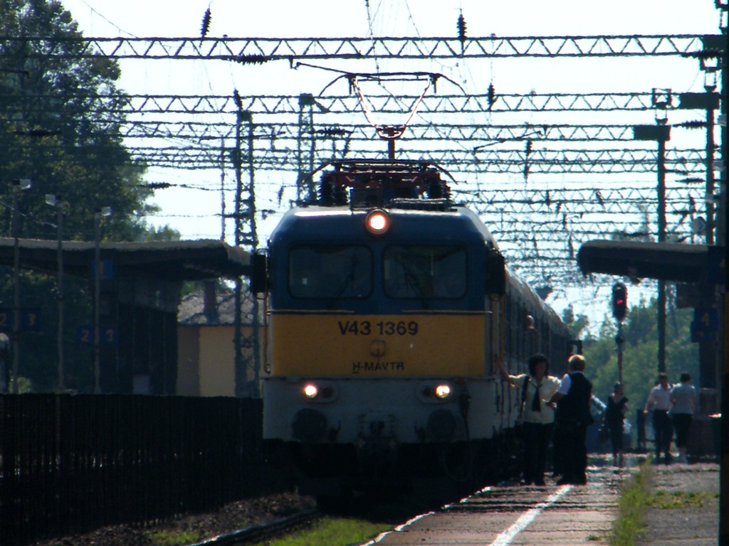 V43 1369