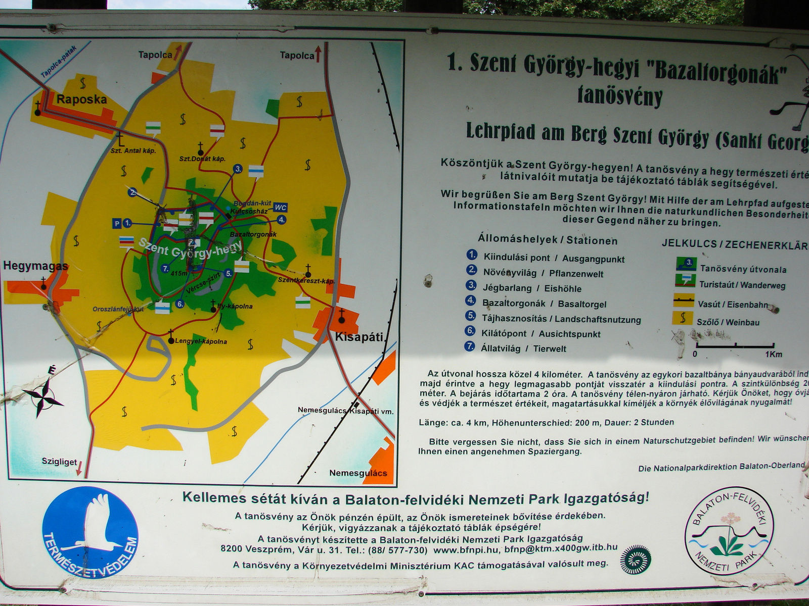 A természetvédelmi terület információs táblája