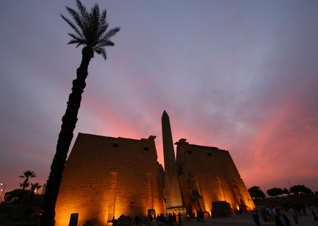 luxor the gates of time