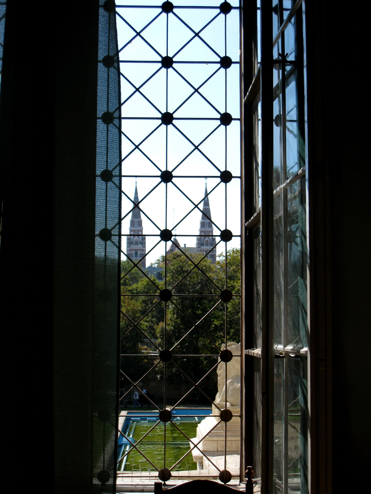 Látkép a múzeum ablakábol