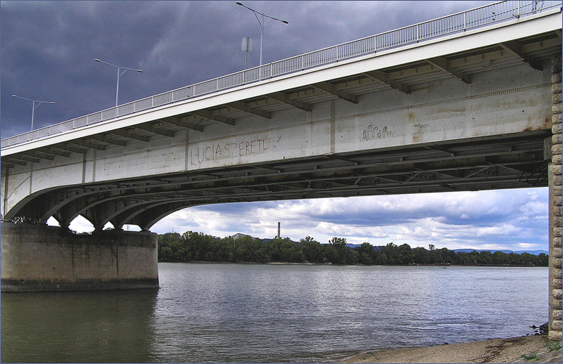 híd alatt