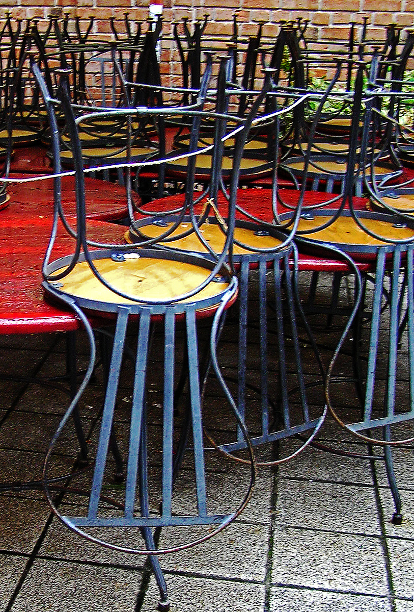 székek az esőben2
